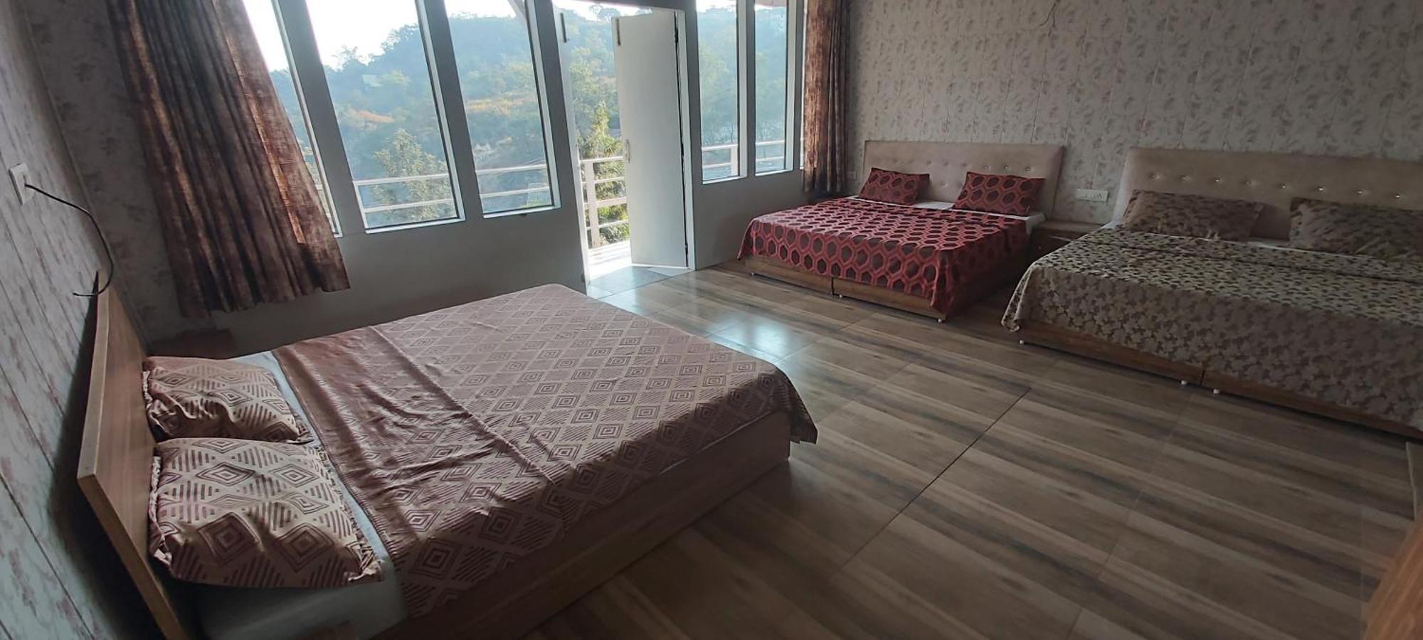 دهرادون Valley Retreat Home Stay الغرفة الصورة